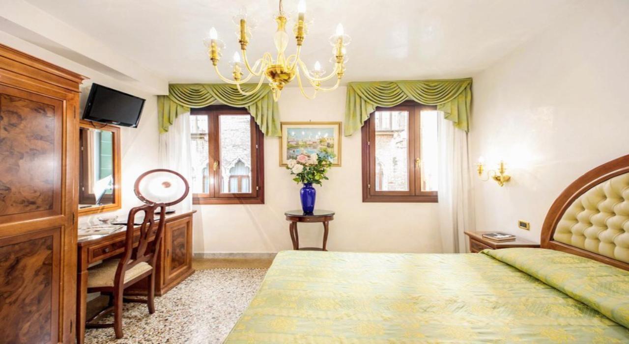 Hotel Antica Casa Carettoni 2
