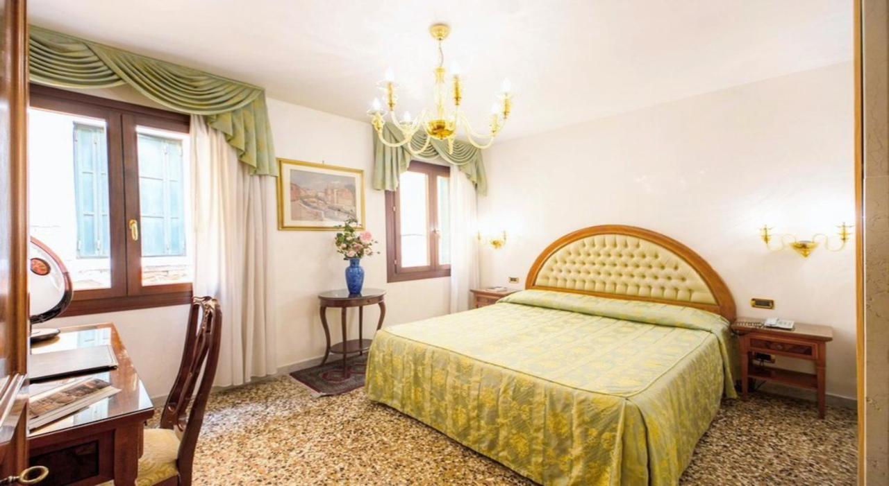 Hotel Antica Casa Carettoni 1
