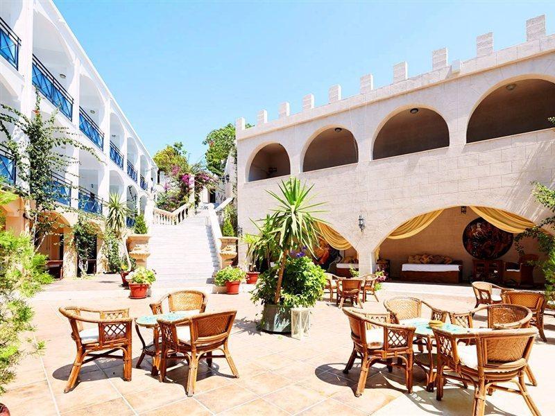 Castello di Rodi Hotel 2