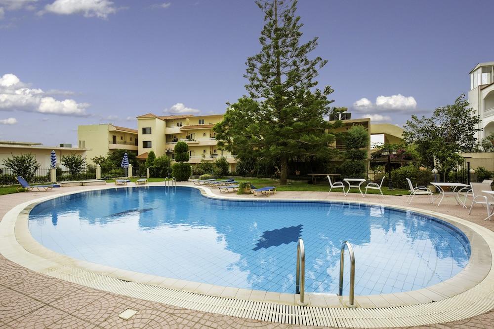 Lyristis Hotel Studios And Apartments