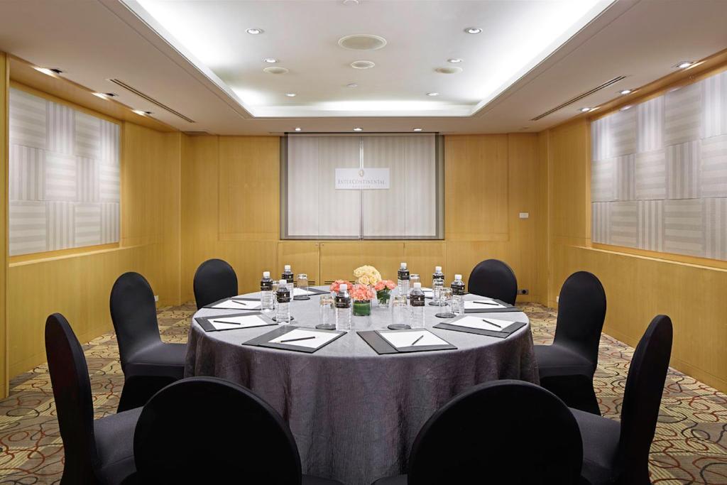 Holiday Inn Bangkok (SHA PLUS+)