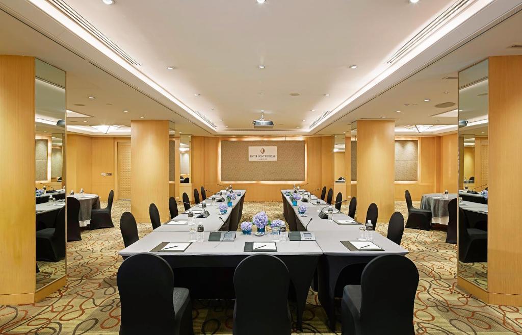 Holiday Inn Bangkok (SHA PLUS+) 2
