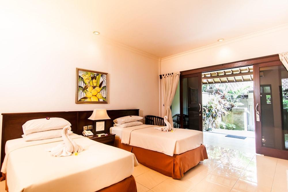 Champlung Sari Hotel 1