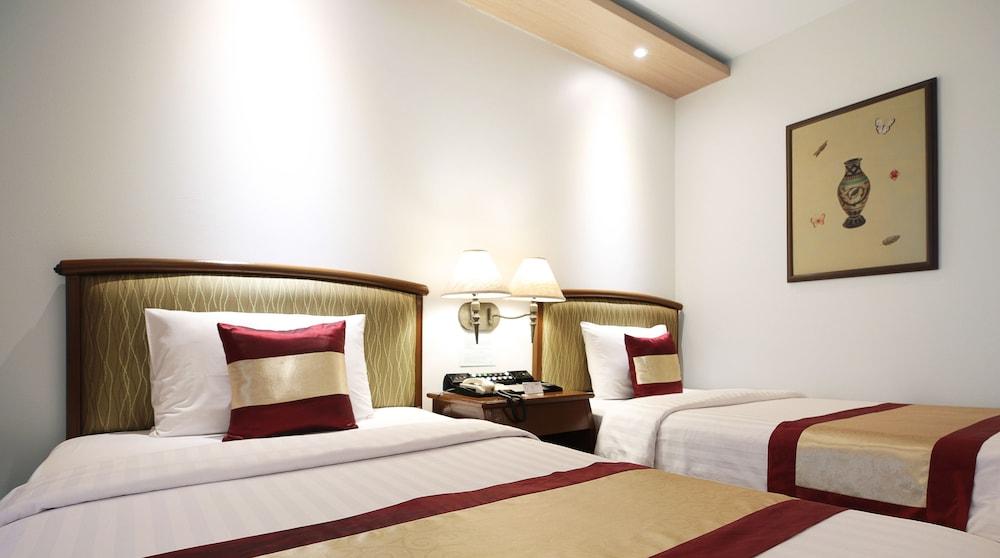 The Royal City Hotel 2