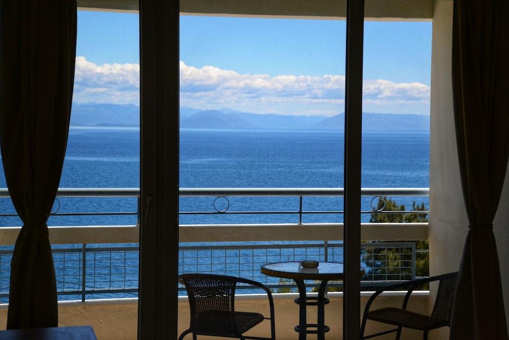 Alexandros Hotel