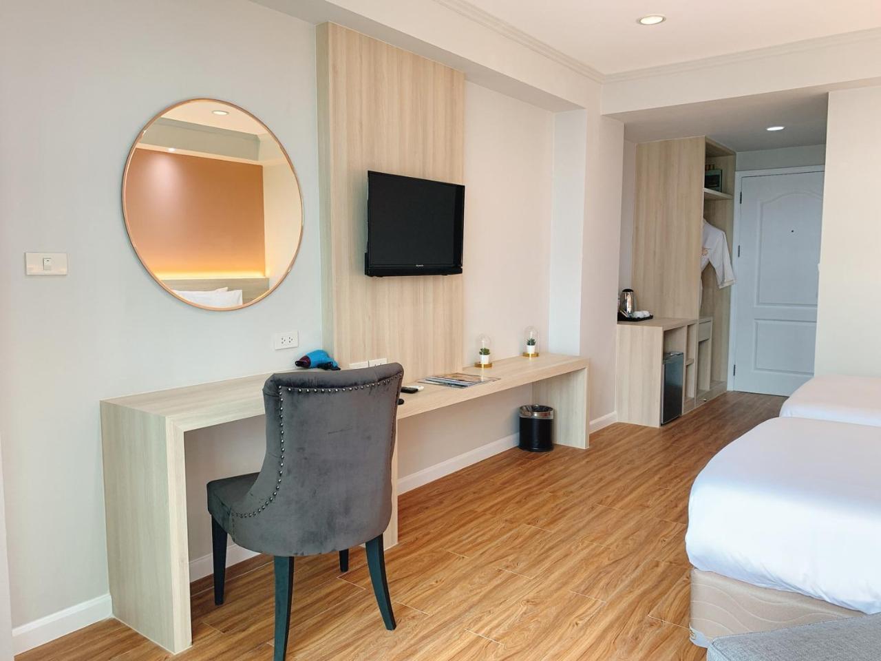 Miloft Sathorn Hotel (SHA PLUS+) 2