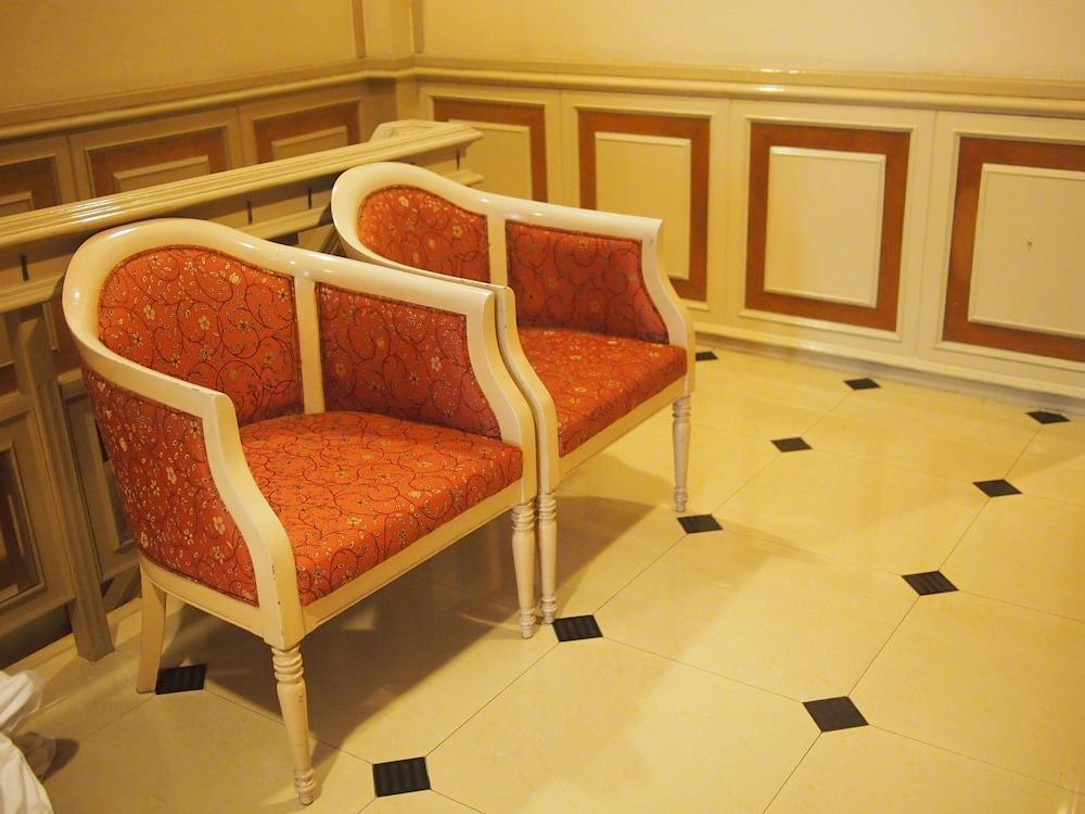 Parkway Inn Hotel 1