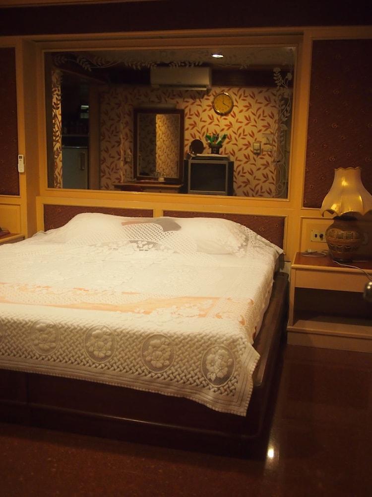 Parkway Inn Hotel 2