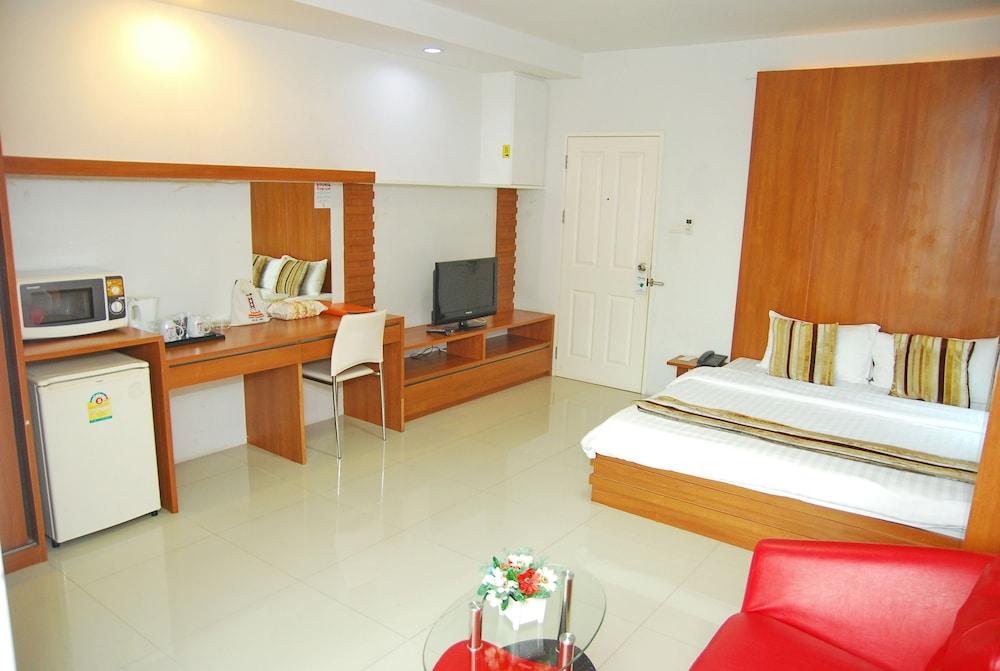 Riski Residence Ngamwongwan Soi 8