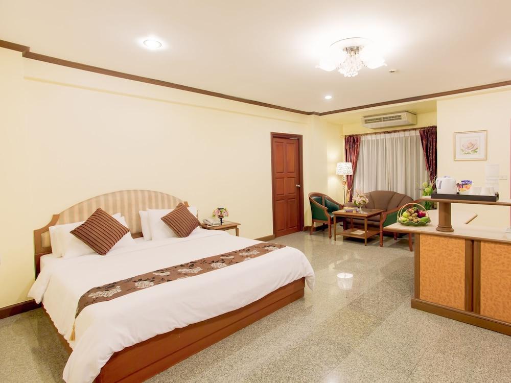 Patumwan House 1