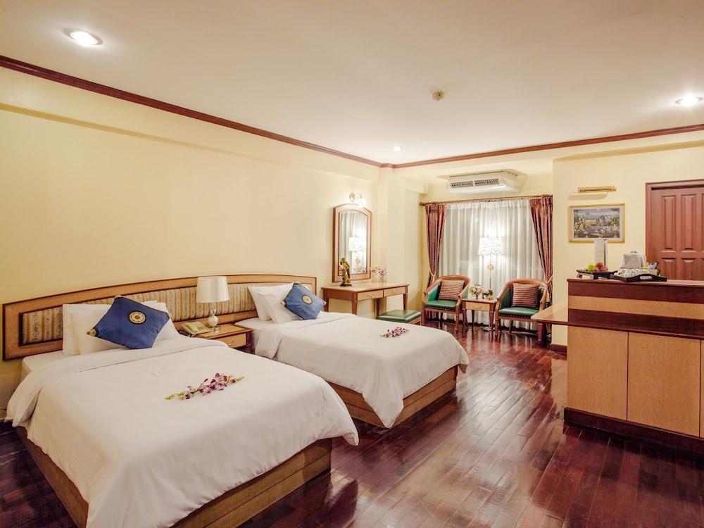 Patumwan House 2