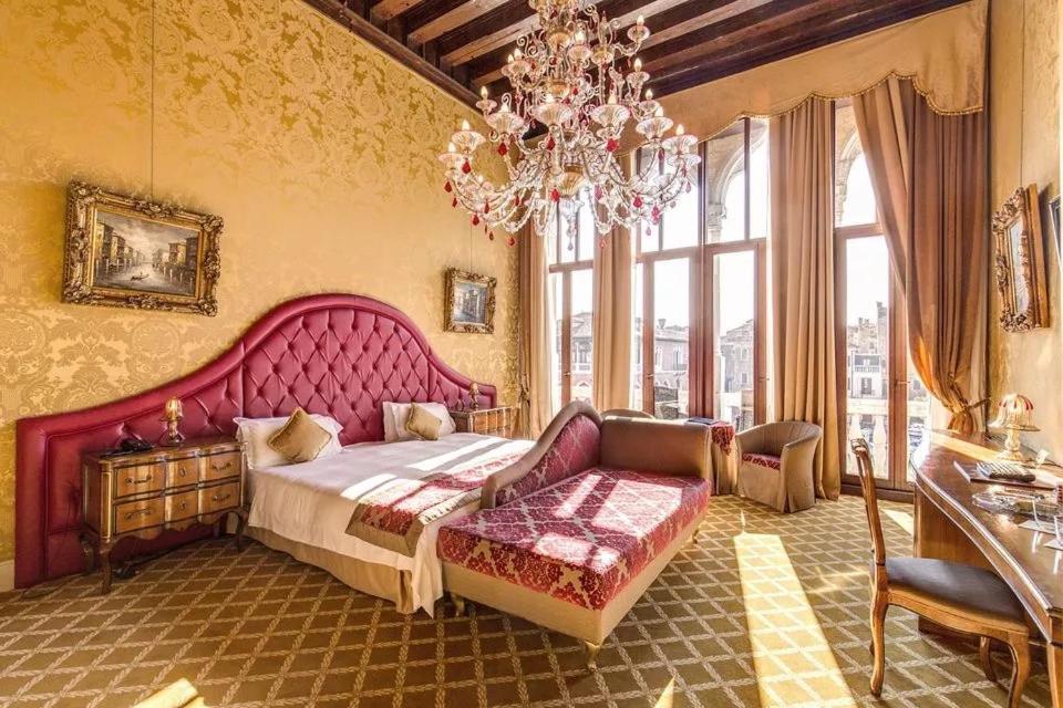 Hotel Pesaro Palace