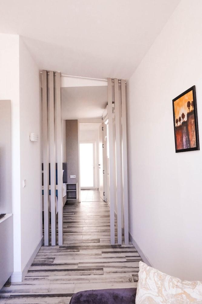 La Brezza Suite And Hotel