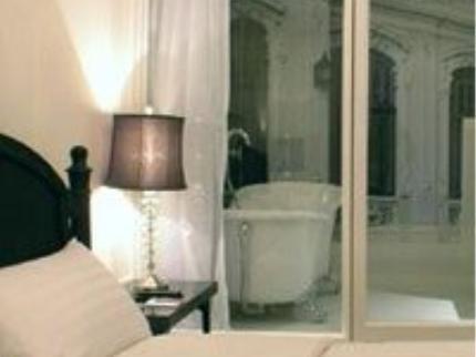 The Heritage Baan Silom Hotel 1
