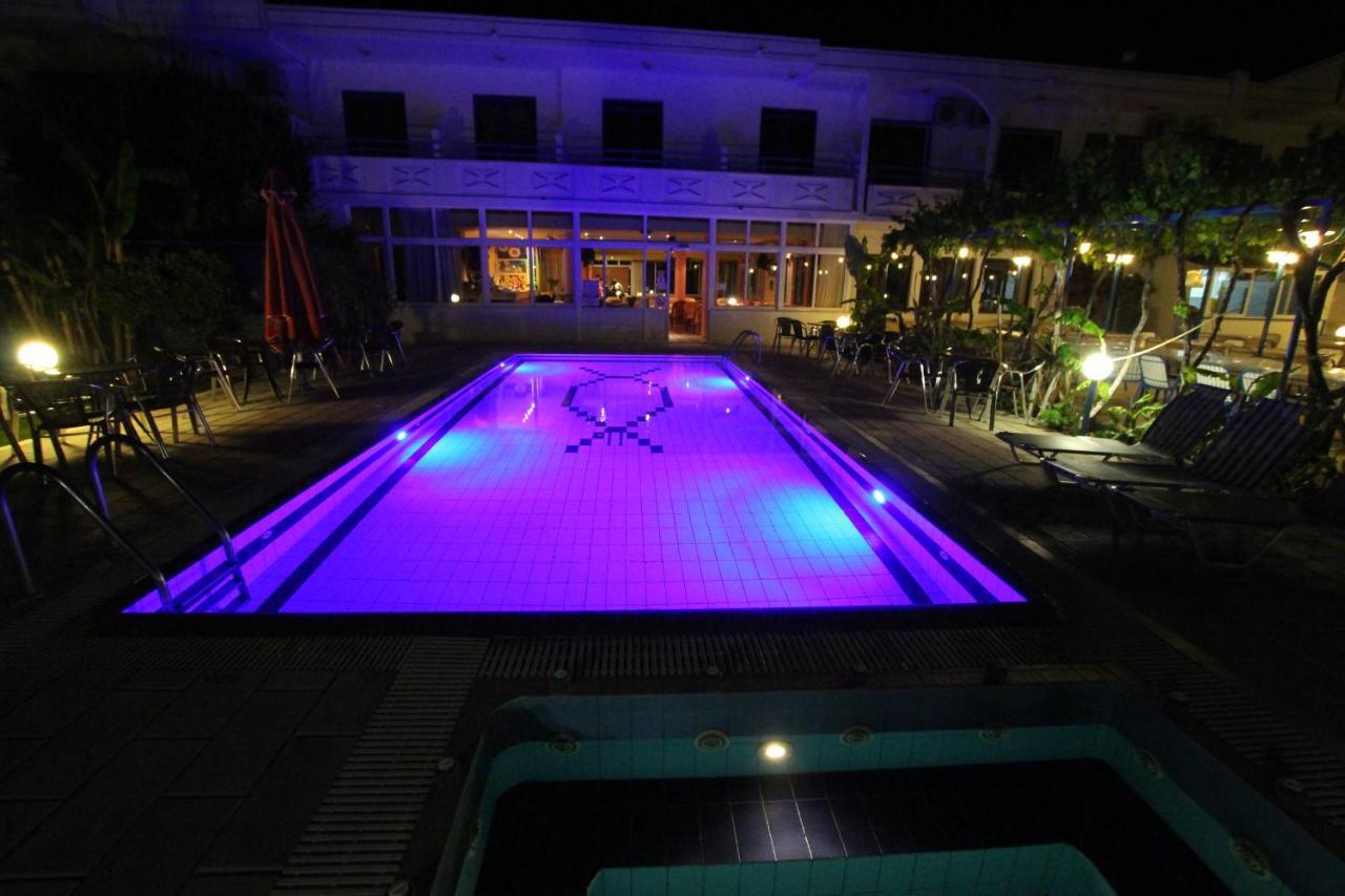 Garden Hotel 1