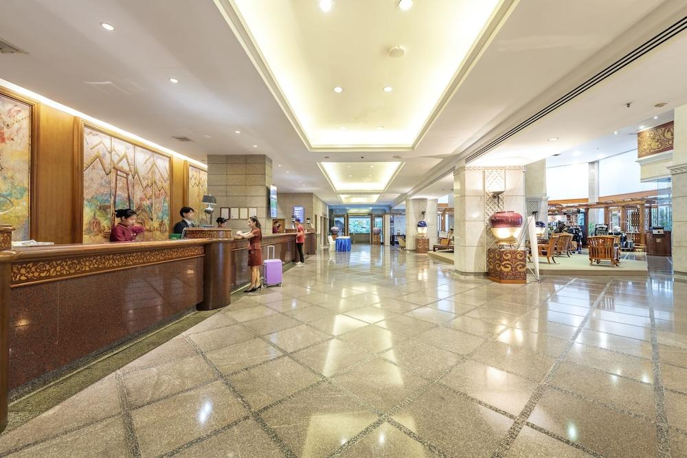 Ramada by Wyndham Bangkok Chaophya Park 1