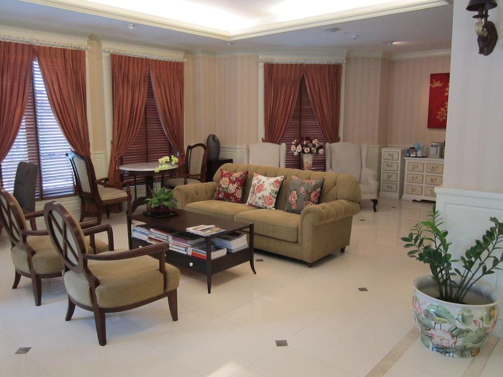 Aurum the River Place 1