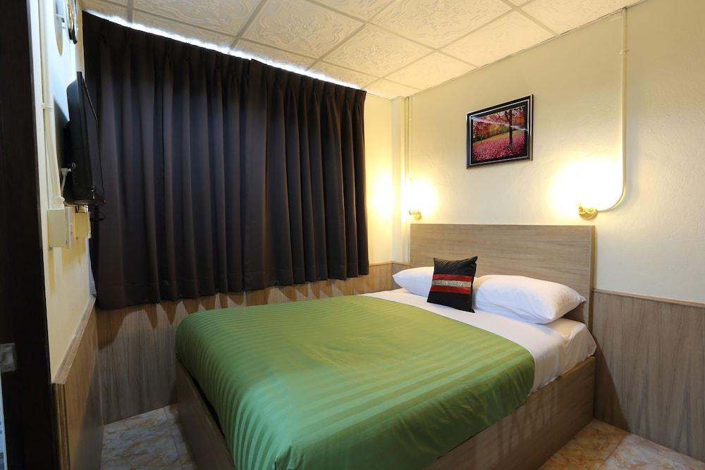 Sukhumvit 20 Guest House 1