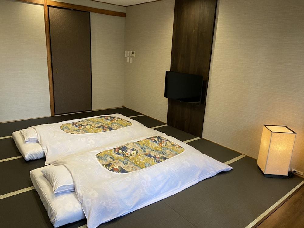 Gion Shinmonso