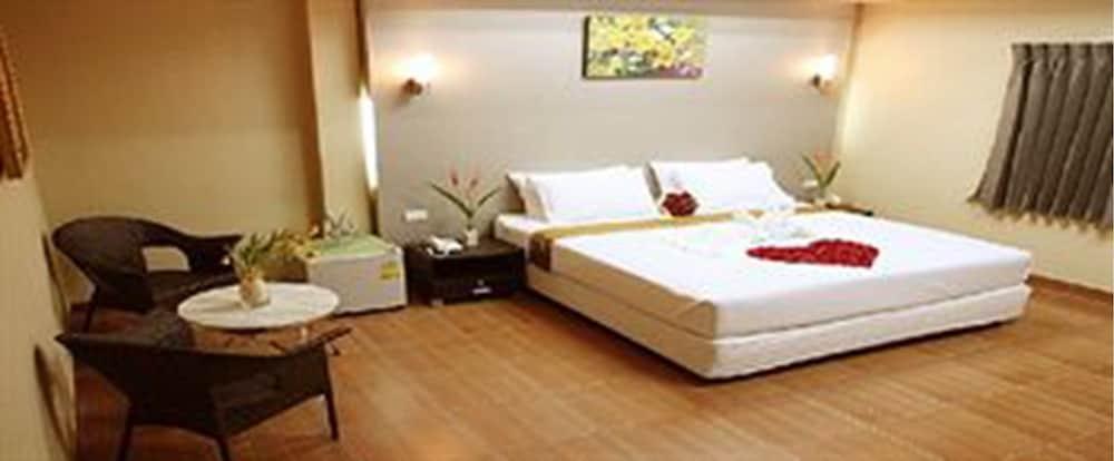Visiting Card Hotel & Resort 2