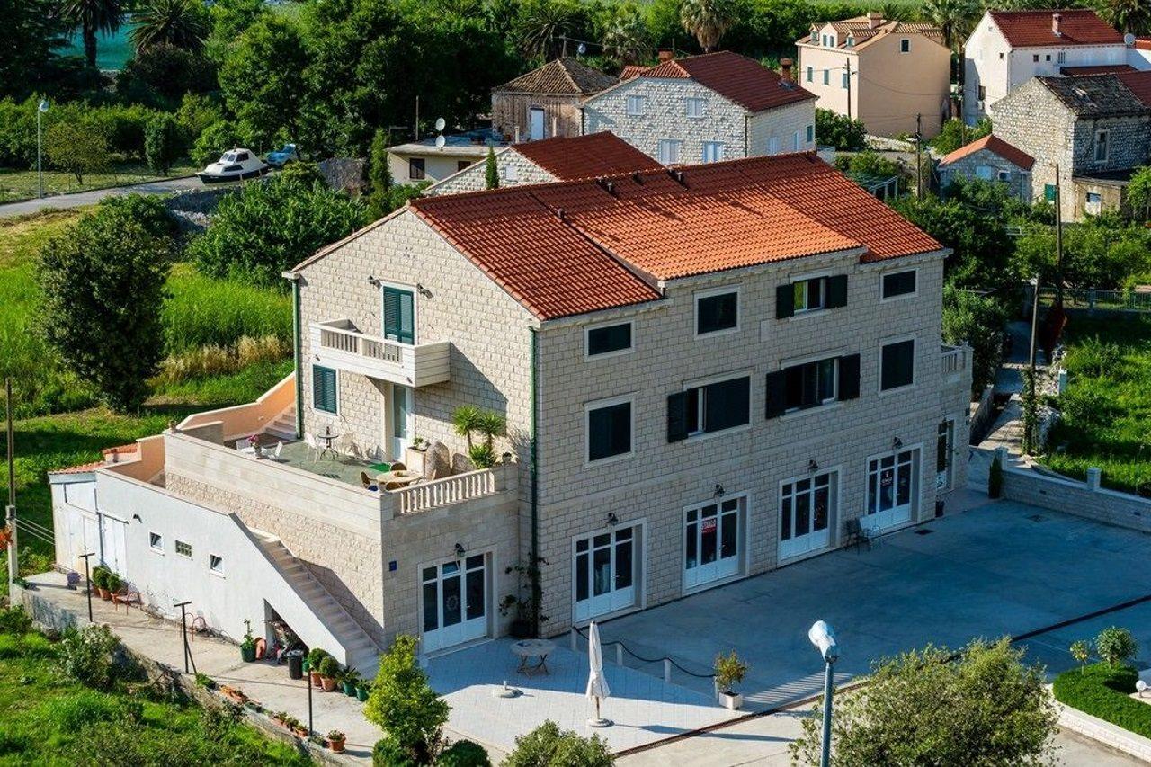 Apartments Dubelj