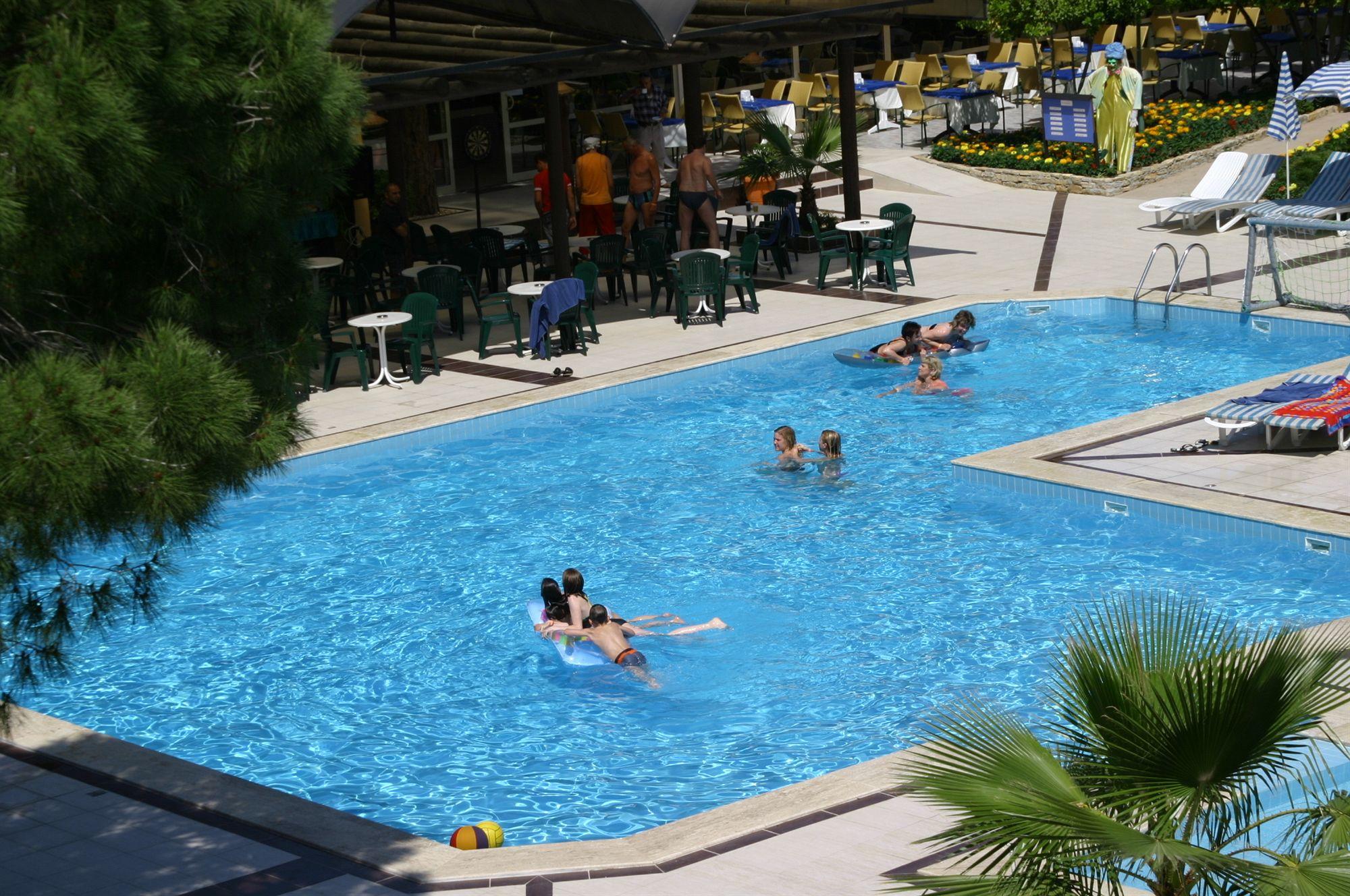 Luca Beach Hotel