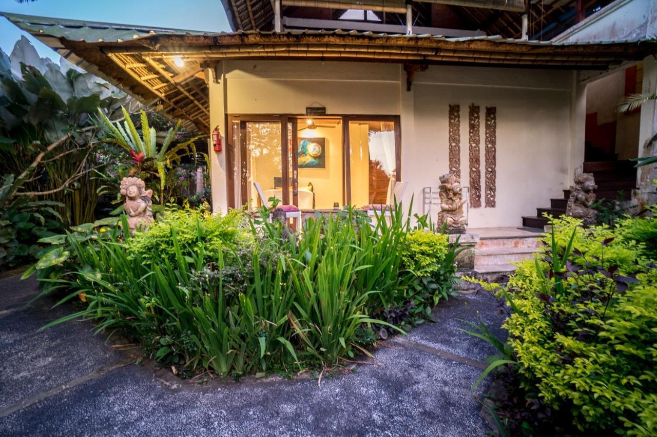 Gajah Biru Bungalows 1