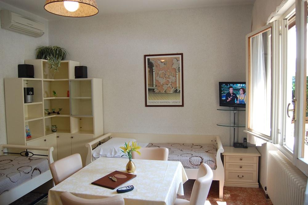 Oasis B&B And Residence 1
