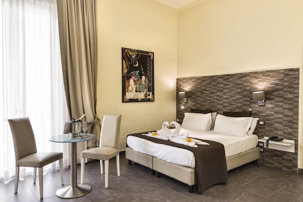 Piazza Carita Boutique Hotel