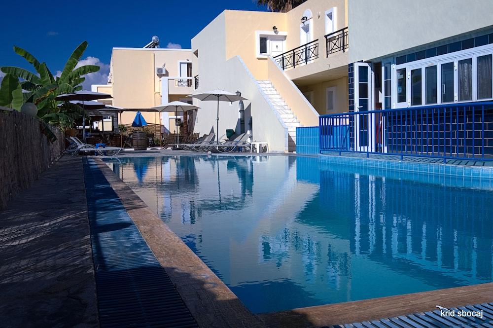 Manine Apartments