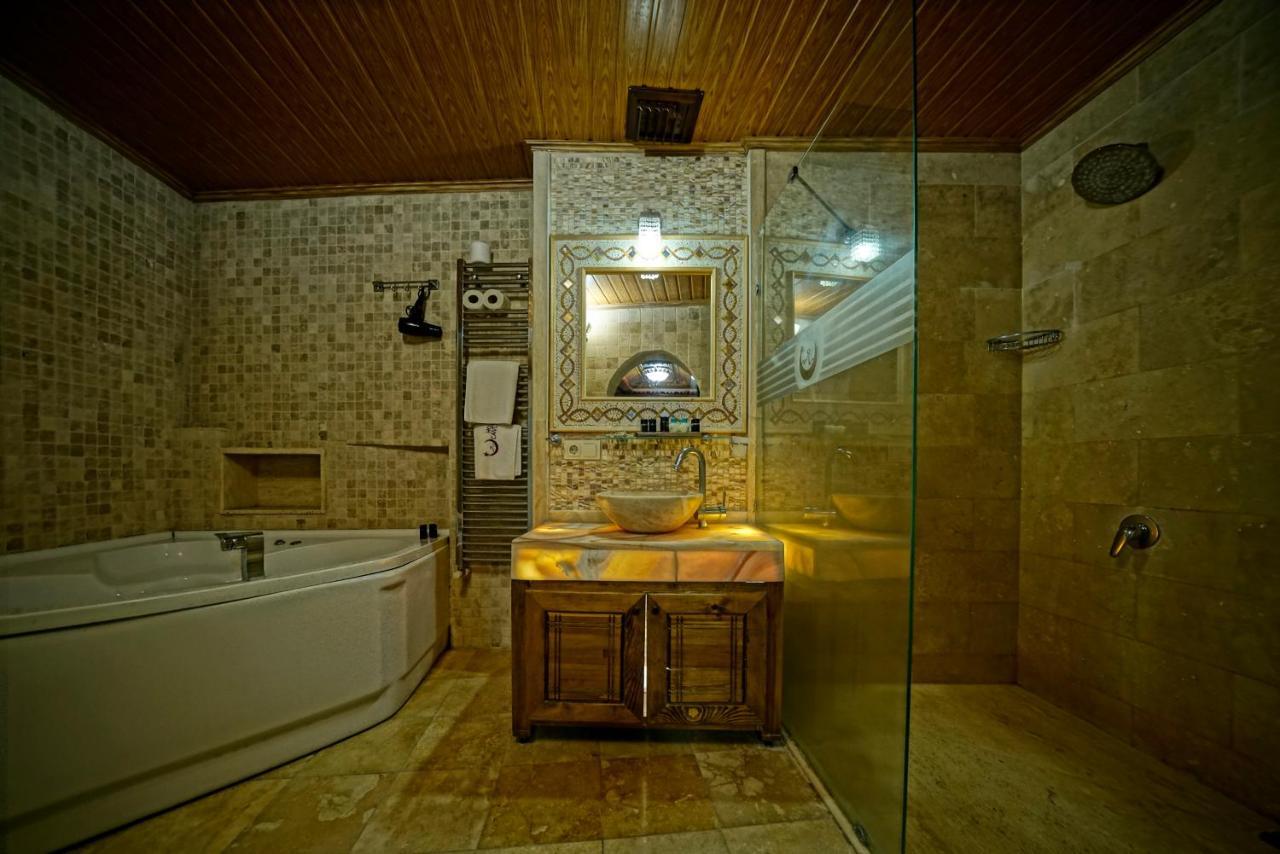 Holiday Cave Hotel