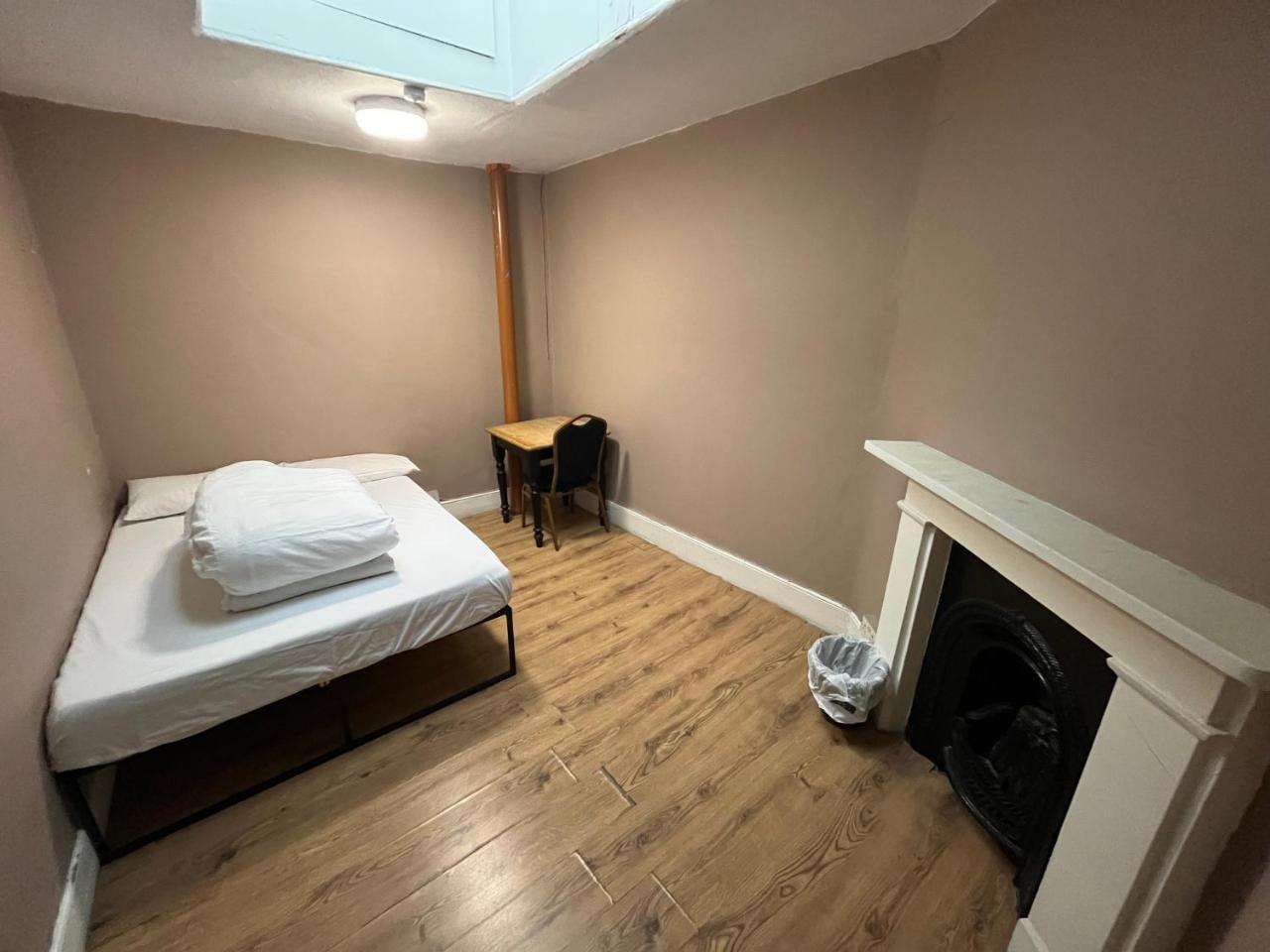 Queen Elizabeth Hostel (Adults only) 1