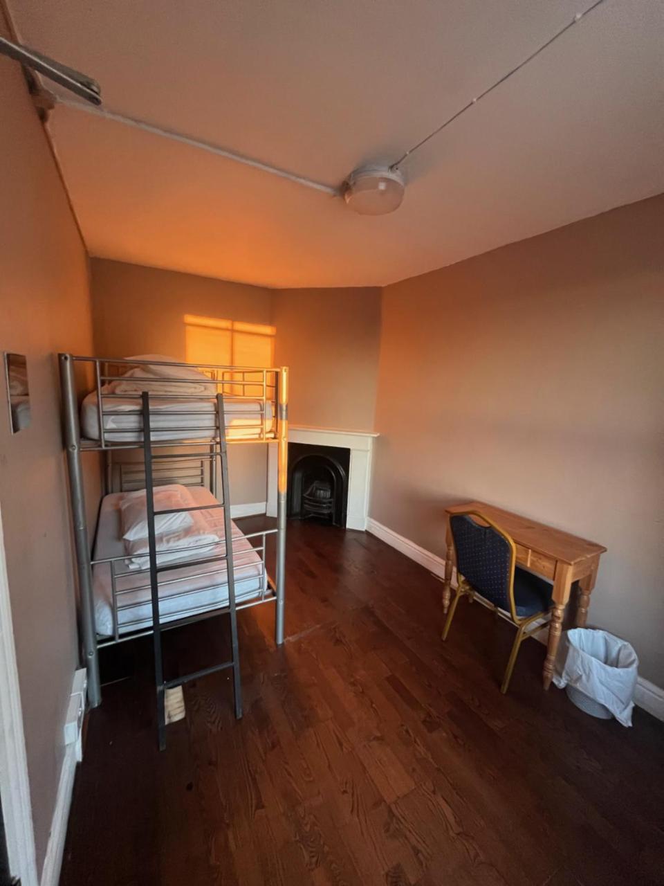 Queen Elizabeth Hostel (Adults only) 2