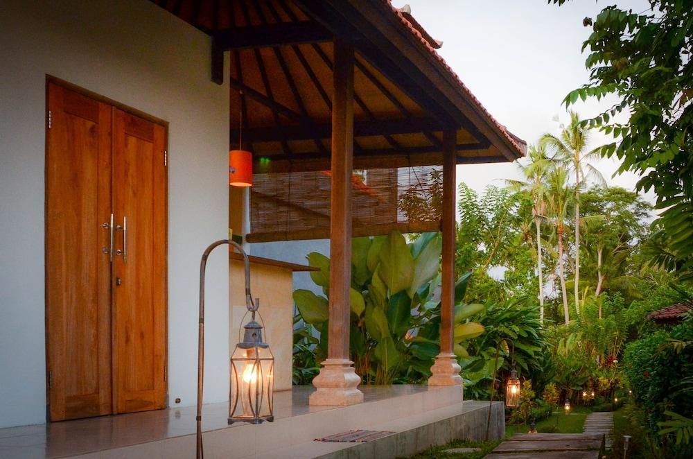The White Villas 1