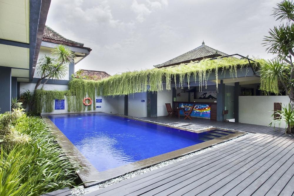 Yani Hotel