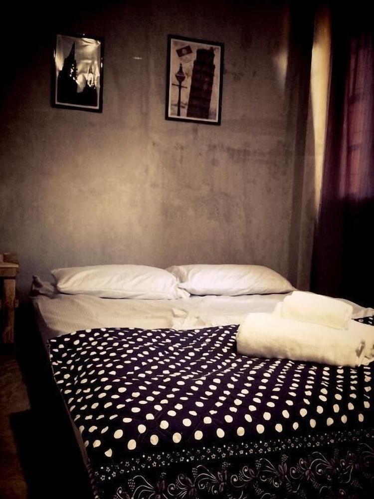 Mango House 2