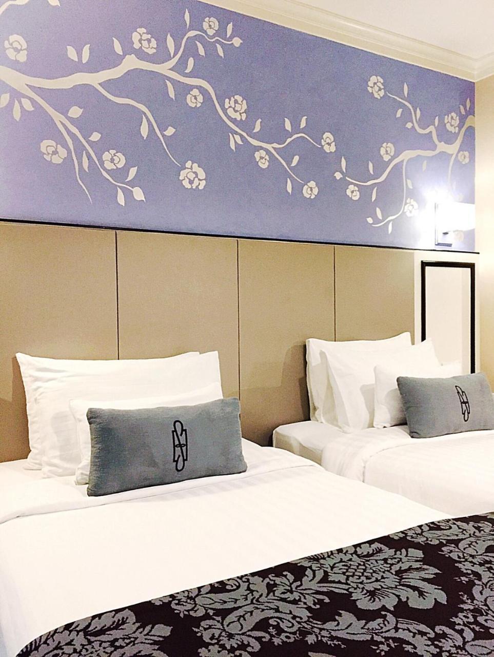 Sara's Hotel 1