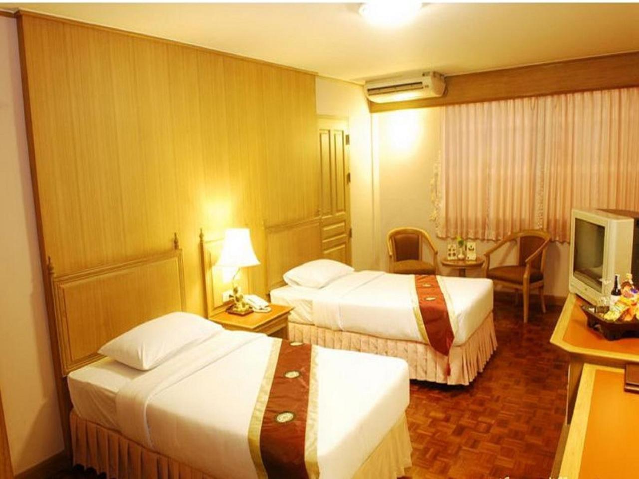 Silom Village Inn 2