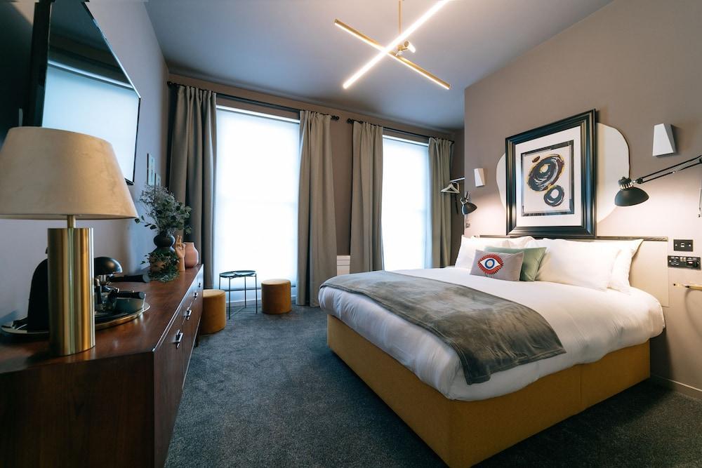 The Warwick by Aura Collection (Adults only)