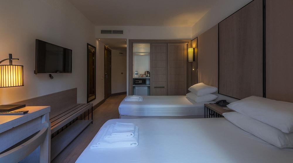 Liv Hotel by Bellazure