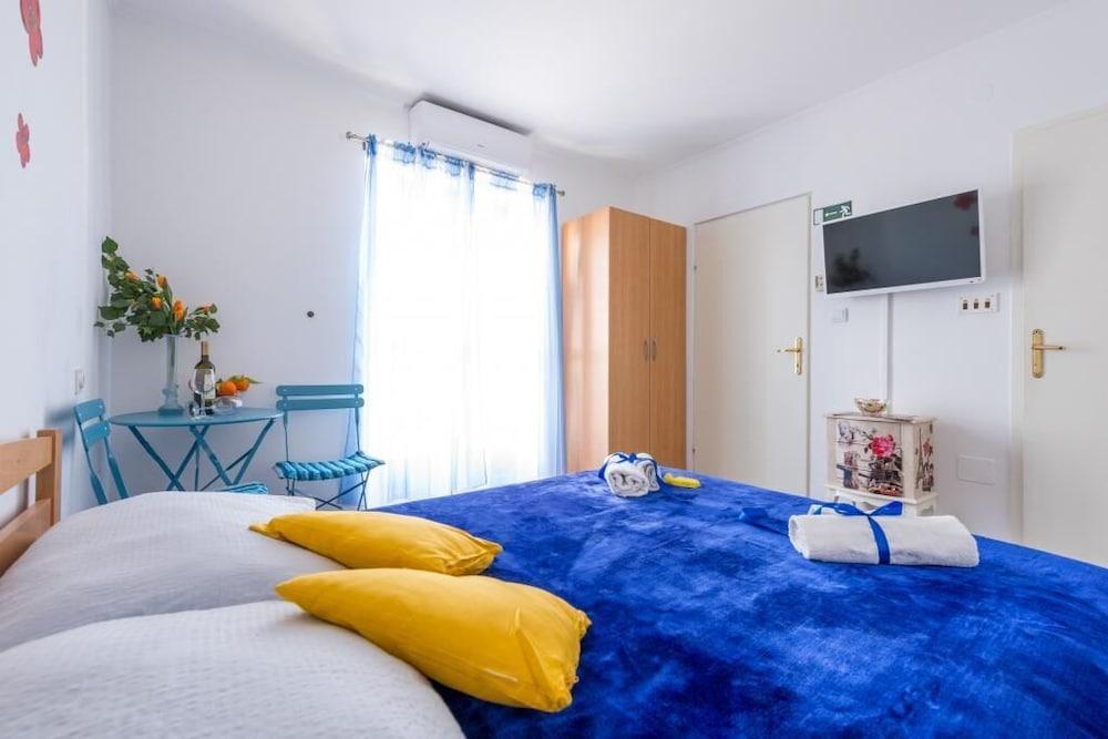 Apartments Lora 2