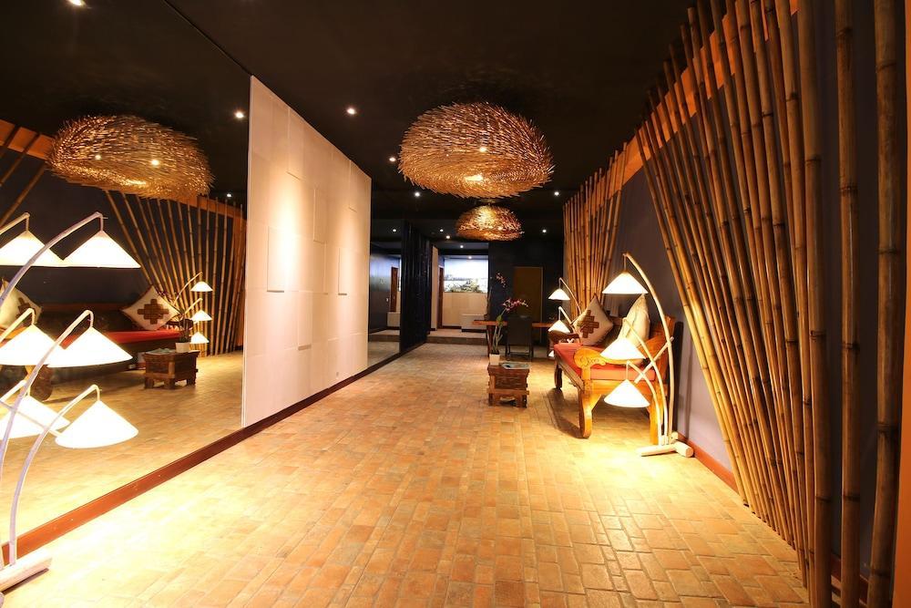 Petit Hotel 2