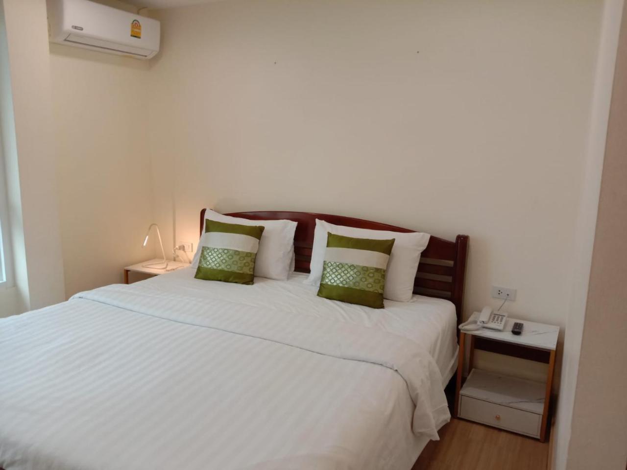 V Check Inn Sukhumvit 22 (Adults only)