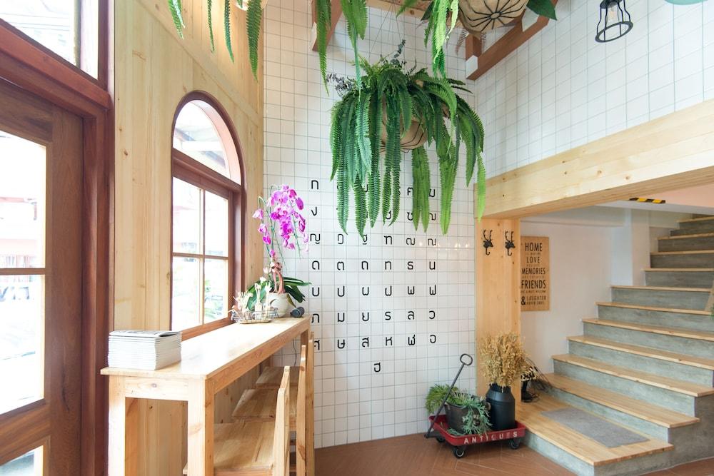 Barn & Bed Hostel (Adults only)