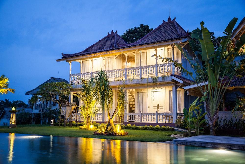 B Saya Villa
