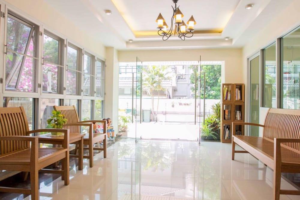 Jitthamas Residence 1