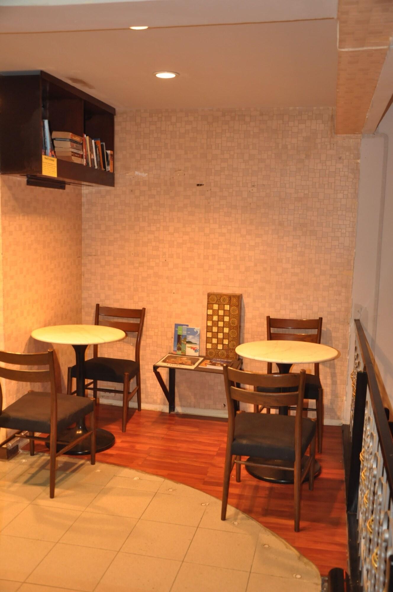 Cocktail Hostel & Bar 1