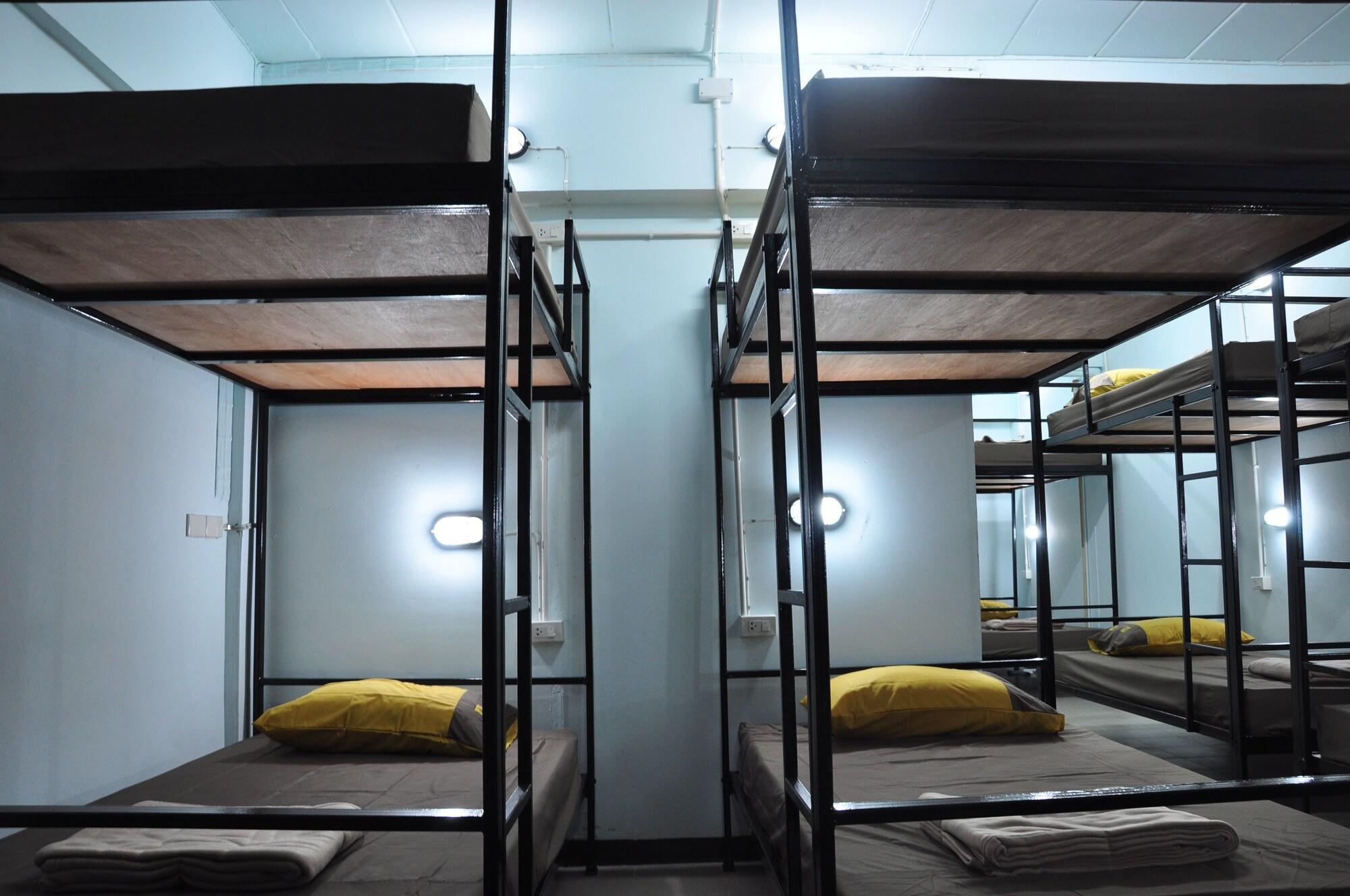 Cocktail Hostel & Bar 2