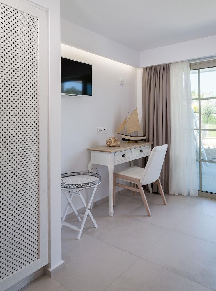 White Pearls Luxury Suites (Adults only)