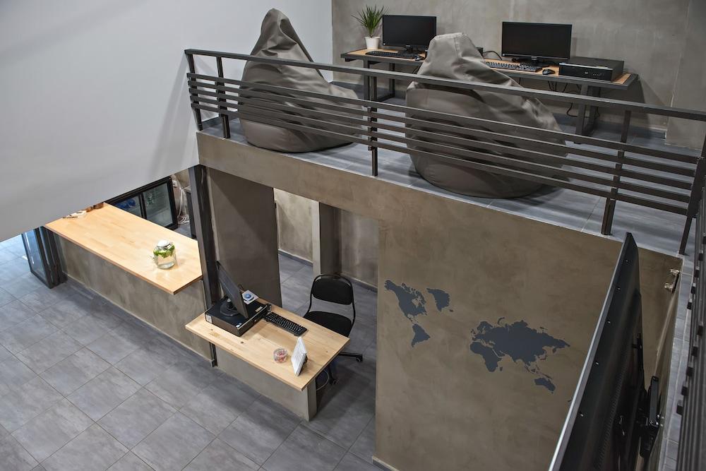 Bedbox Hostel (Adults only)